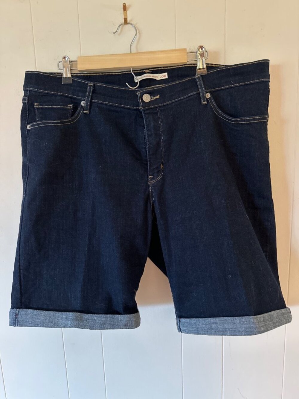 Levis Womens Dark Wash Denim Bermuda Shorts Size 20W With Cuffed Hem Stretch